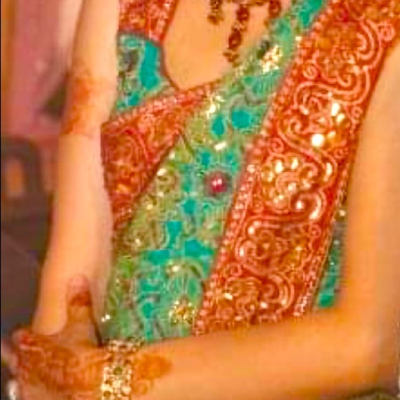 Indian Saree w/embroidery &mirrors. Sleeveless/comes w/petticoat in green &red - Picture 1 of 2